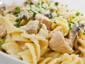 Паста с курицей и грибами