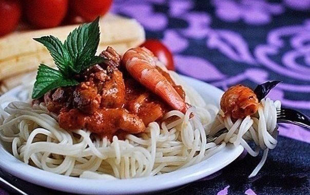 Паста с морепродуктами в томатном соусе Паста с морепродуктами в томатном соусе