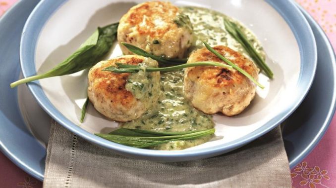 Печеные куриные котлетки под белым соусом Печеные куриные котлетки под белым соусом