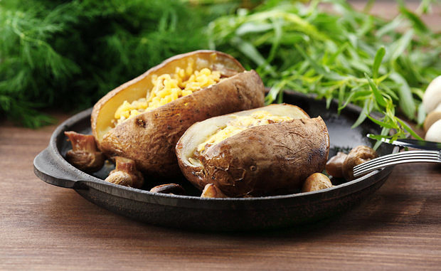 Печеный картофель с сырным соусом Печеный картофель с сырным соусом