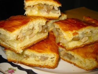 Пирог с солеными грибами