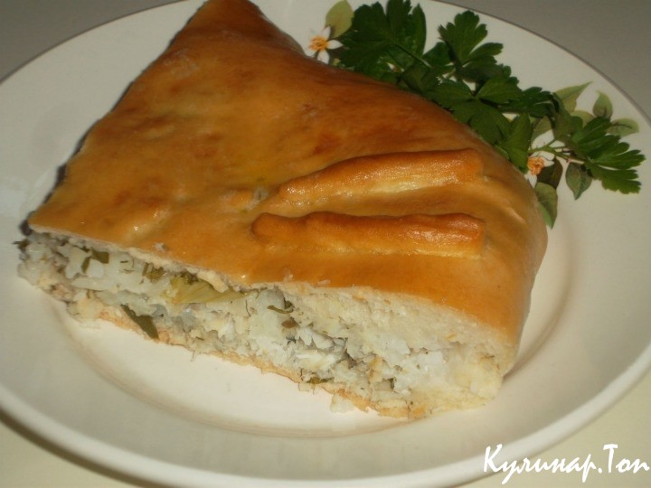 Пирог с вяленой рыбой и рисом