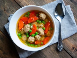 Прозрачный суп с фрикадельками