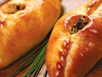 Расстегаи с морковью и белыми грибами