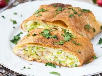 Рулет из лаваша с сыром и яйцом