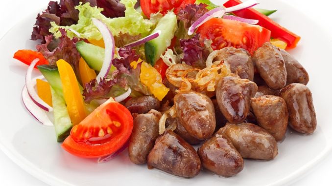 Салат овощной с куриными сердечками Салат овощной с куриными сердечками