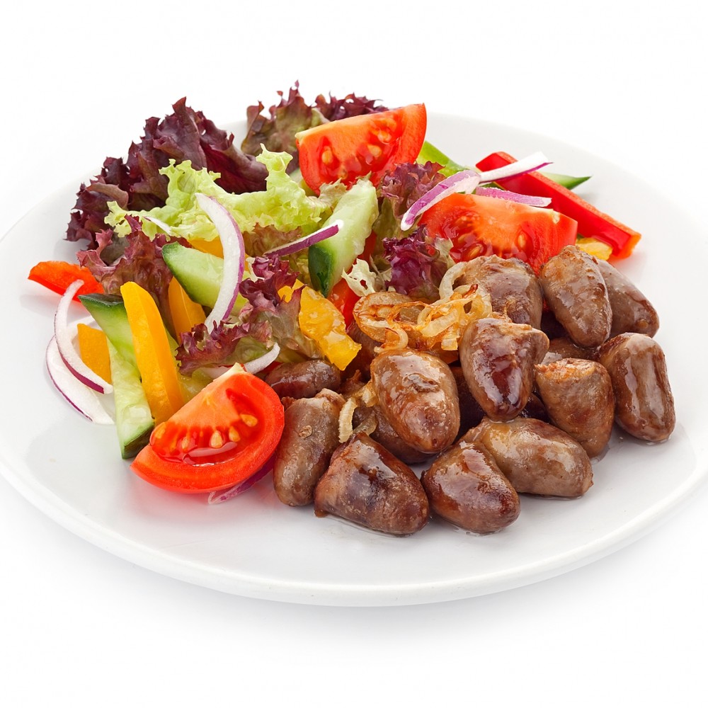 Салат овощной с куриными сердечками