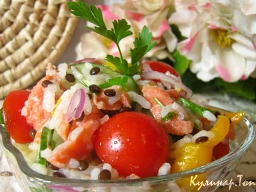 Салат с семгой, рисом и овощами Салат с семгой, рисом и овощами