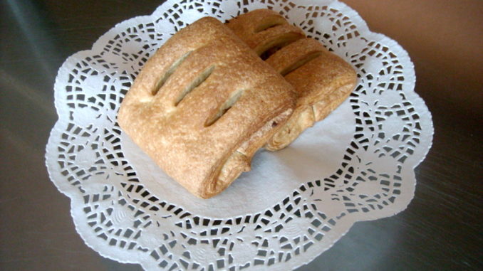Слойки с брынзой Слойки с брынзой