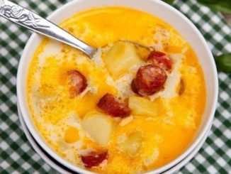 Суп с копчеными колбасками