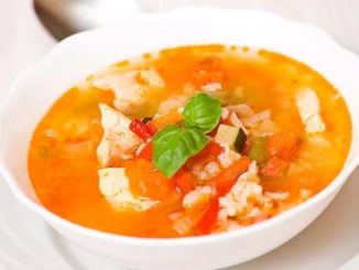 Суп с курицей и помидорами