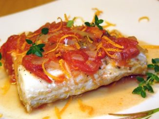 Треска с помидорами и соусом