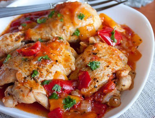 Тушеная курица со сладким перцем Тушеная курица со сладким перцем