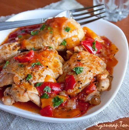 Тушеная курица со сладким перцем