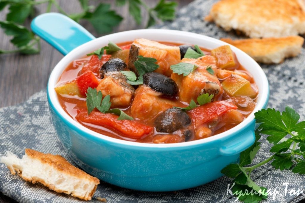 Тушеная рыба с овощами