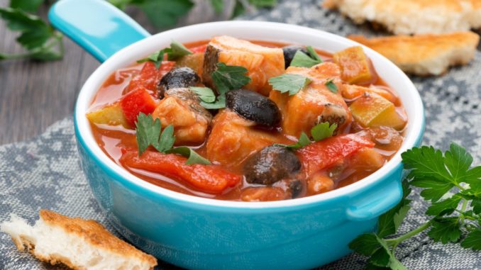 Тушеная рыба с овощами Тушеная рыба с овощами
