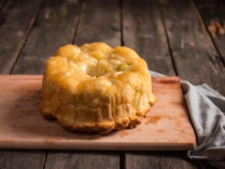 Яблочный пирог с сиропом из сидра