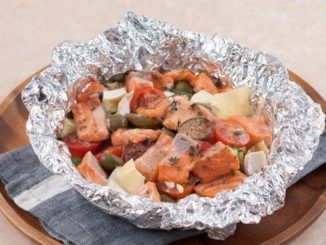 Запеченная форель с овощами и сыром камамбер