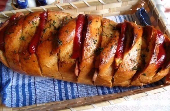 Ароматный батон с колбасой и сыром Ароматный батон с колбасой и сыром