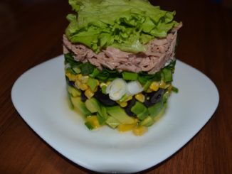 Салат с тунцом и авокадо