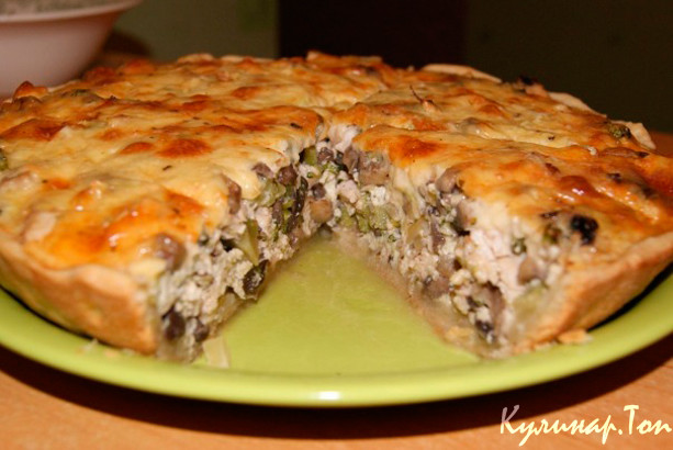 Диетический пирог с грибами и курицей