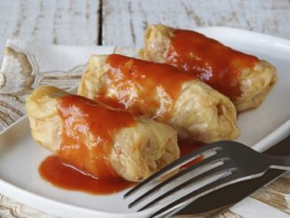 Голубцы с курицей, соевой спаржей, оливковым маслом и корейской морковью