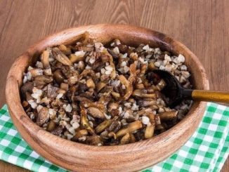 Гречневая каша с грибами и луком