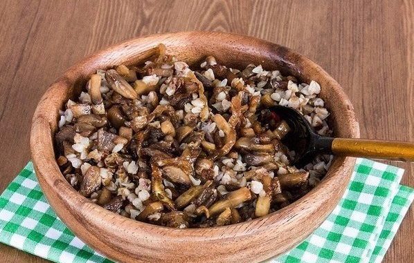 Гречневая каша с грибами и луком Гречневая каша с грибами и луком