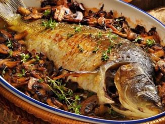 Карп, запеченный с грибами