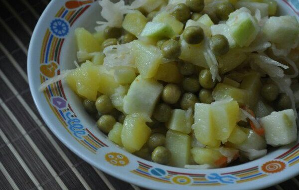 Картофельный салат с квашеной капустой