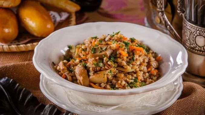 Каша рассыпчатая с сушеными грибами Каша рассыпчатая с сушеными грибами