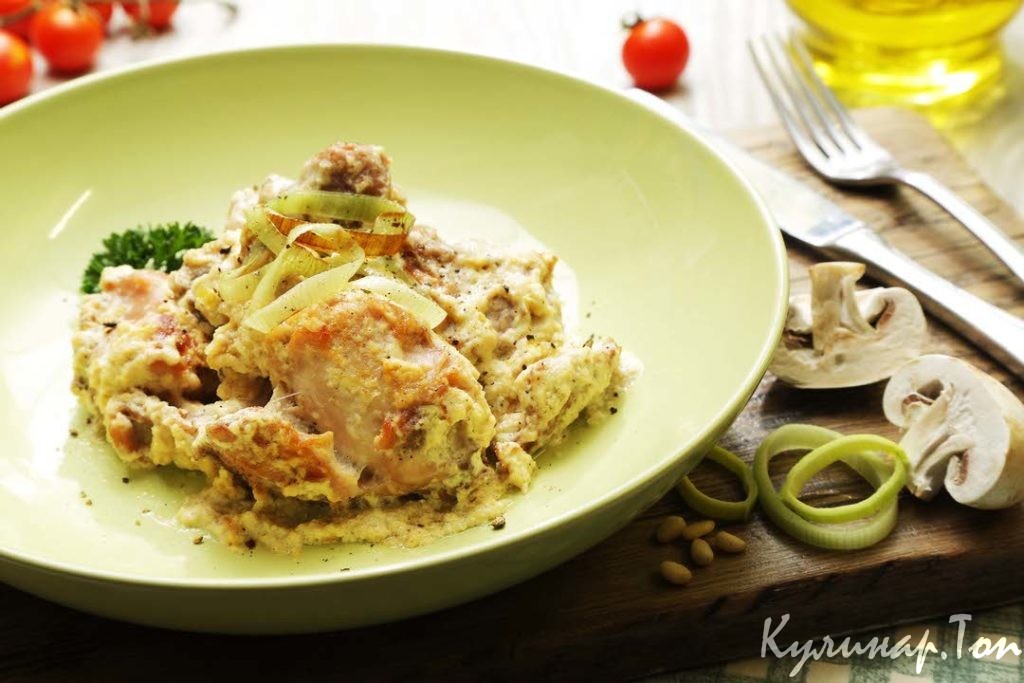 Кролик в сливках с пореем, сельдереем и шампиньонами