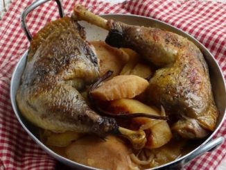 Куриные ножки с айвой и яблоками