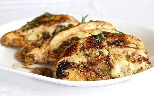 Курица, фаршированная грибами и сыром Курица, фаршированная грибами и сыром