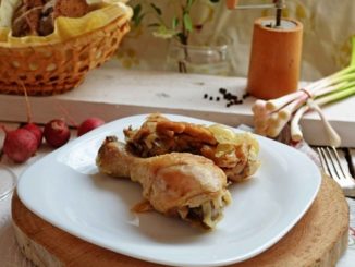 Курица, тушенная в белом вине