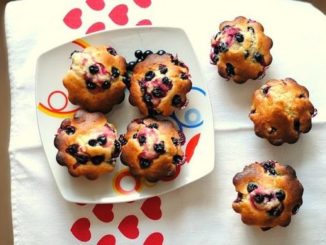 Маффины с ромом и черной смородиной