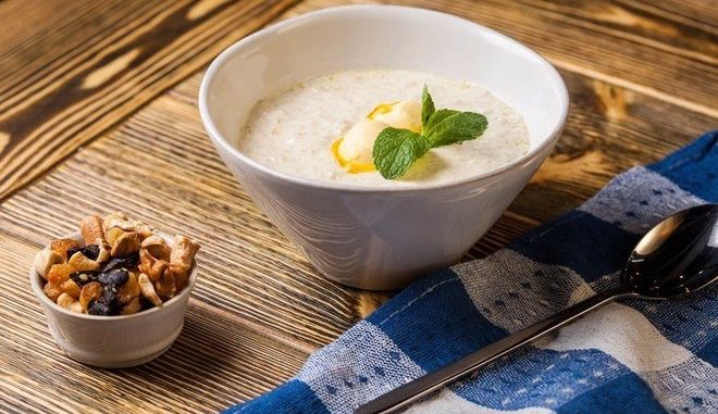 Молочная каша с сухофруктами и орешками Молочная каша с сухофруктами и орешками