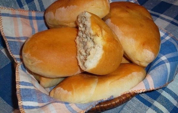 Пирожки с куриным фаршем и луком Пирожки с куриным фаршем и луком