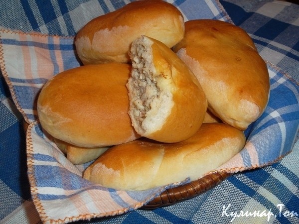 Пирожки с куриным фаршем и луком