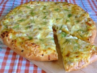 Пицца с мясом и зеленью