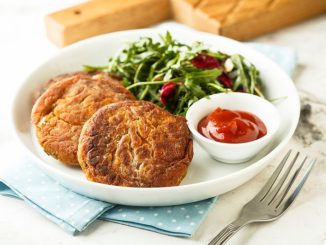Постные котлеты с грибами и томатным соусом