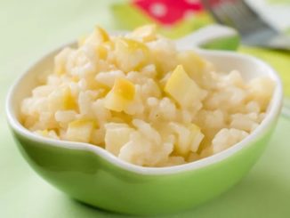 Рисовая каша с яблоками