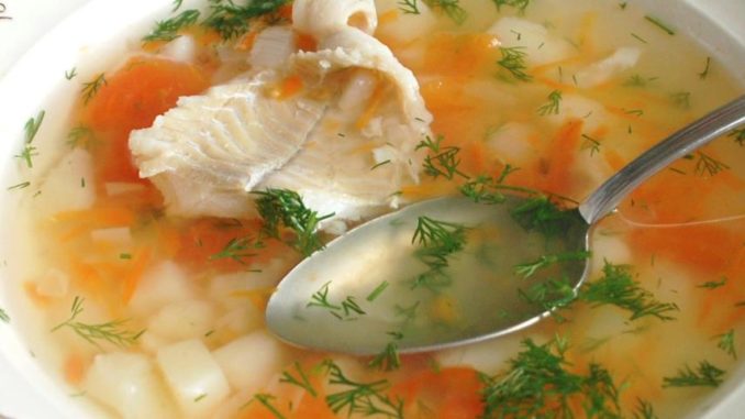 Рыбный суп с картофелем и морковью Рыбный суп с картофелем и морковью