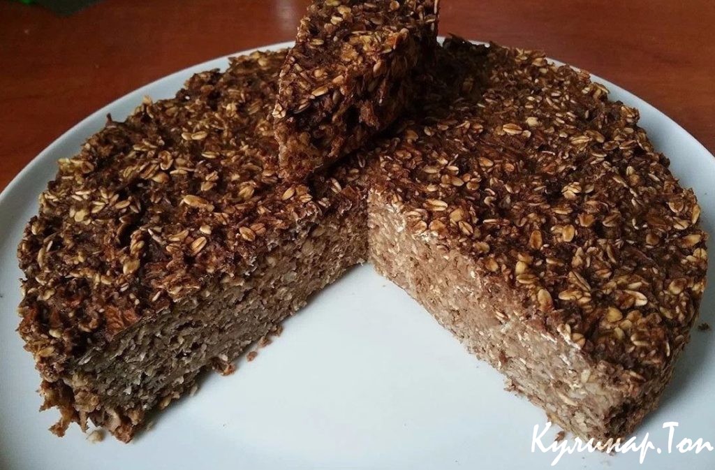 Шоколадно-овсяный пирог с яблоком и бананом