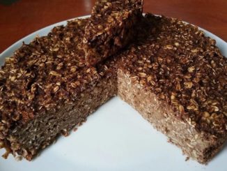 Шоколадно-овсяный пирог с яблоком и бананом