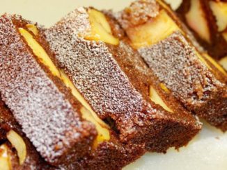 Шоколадный манник с карамельными яблоками
