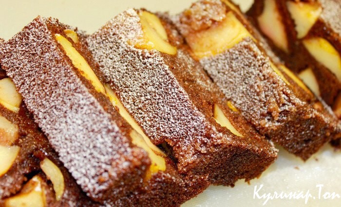 Шоколадный манник с карамельными яблоками