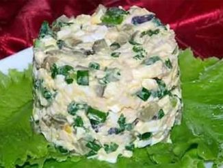 Салат из филе курицы с яйцами