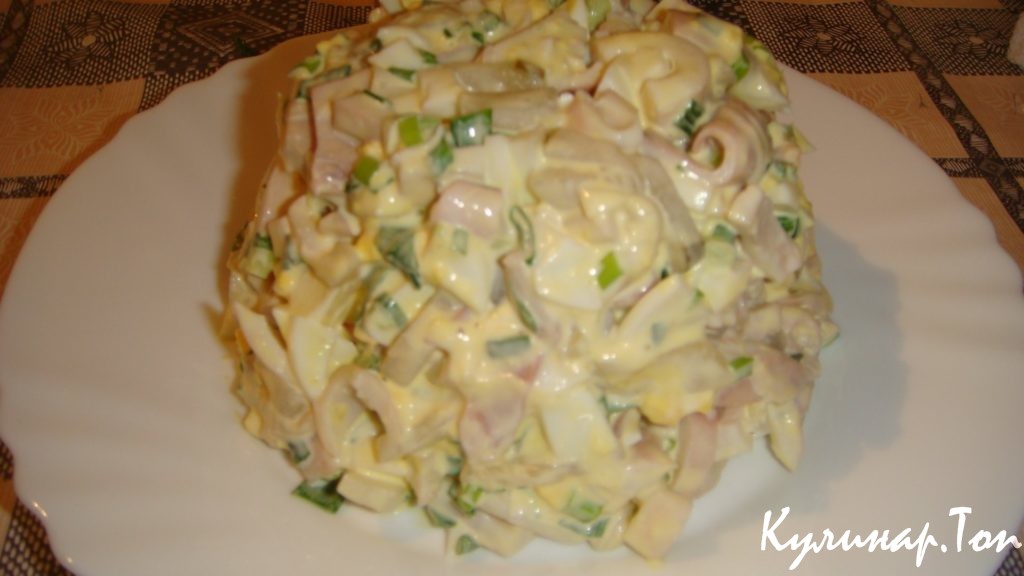 Салат из кальмаров и лука
