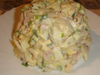 Салат из кальмаров и лука